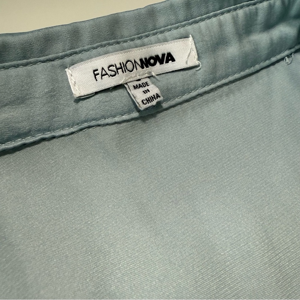 Fashion Nova Light Blue Sleeveless Button-Up Top - Picture 8 of 12